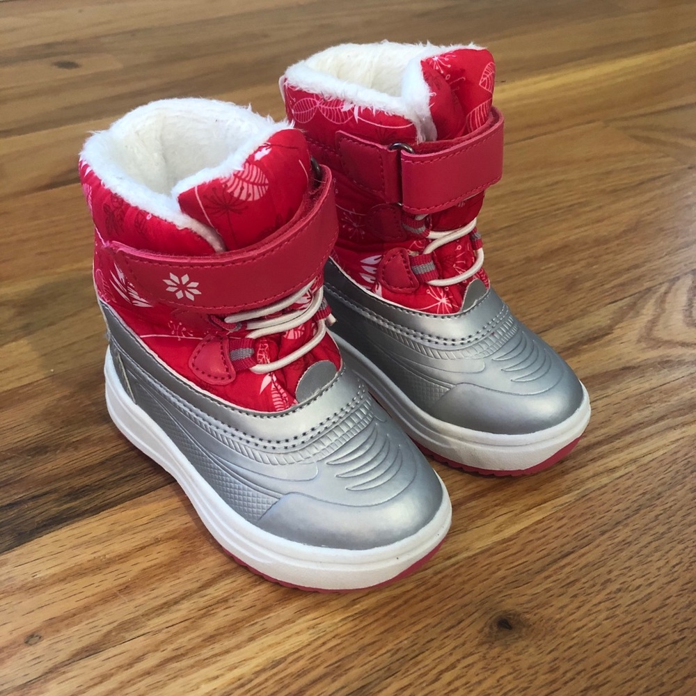 Toddler Girl Snow Boots (size 5.5)